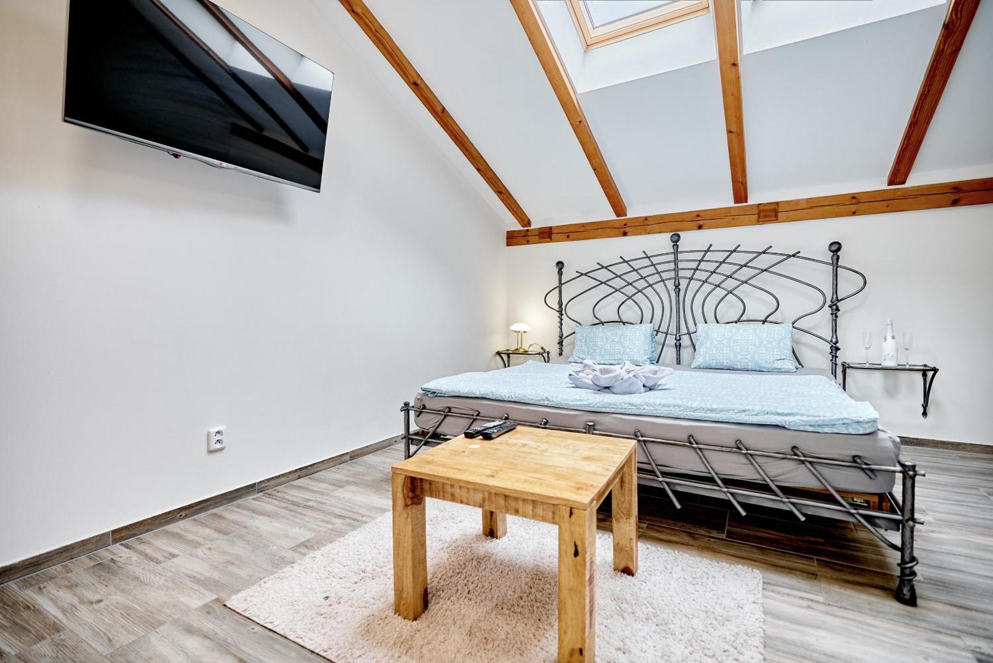 Apartmany Svatosske Skaly Loket Exterior photo